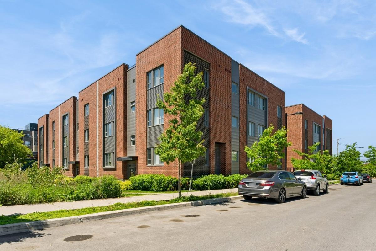 Façade contemporaine du condo