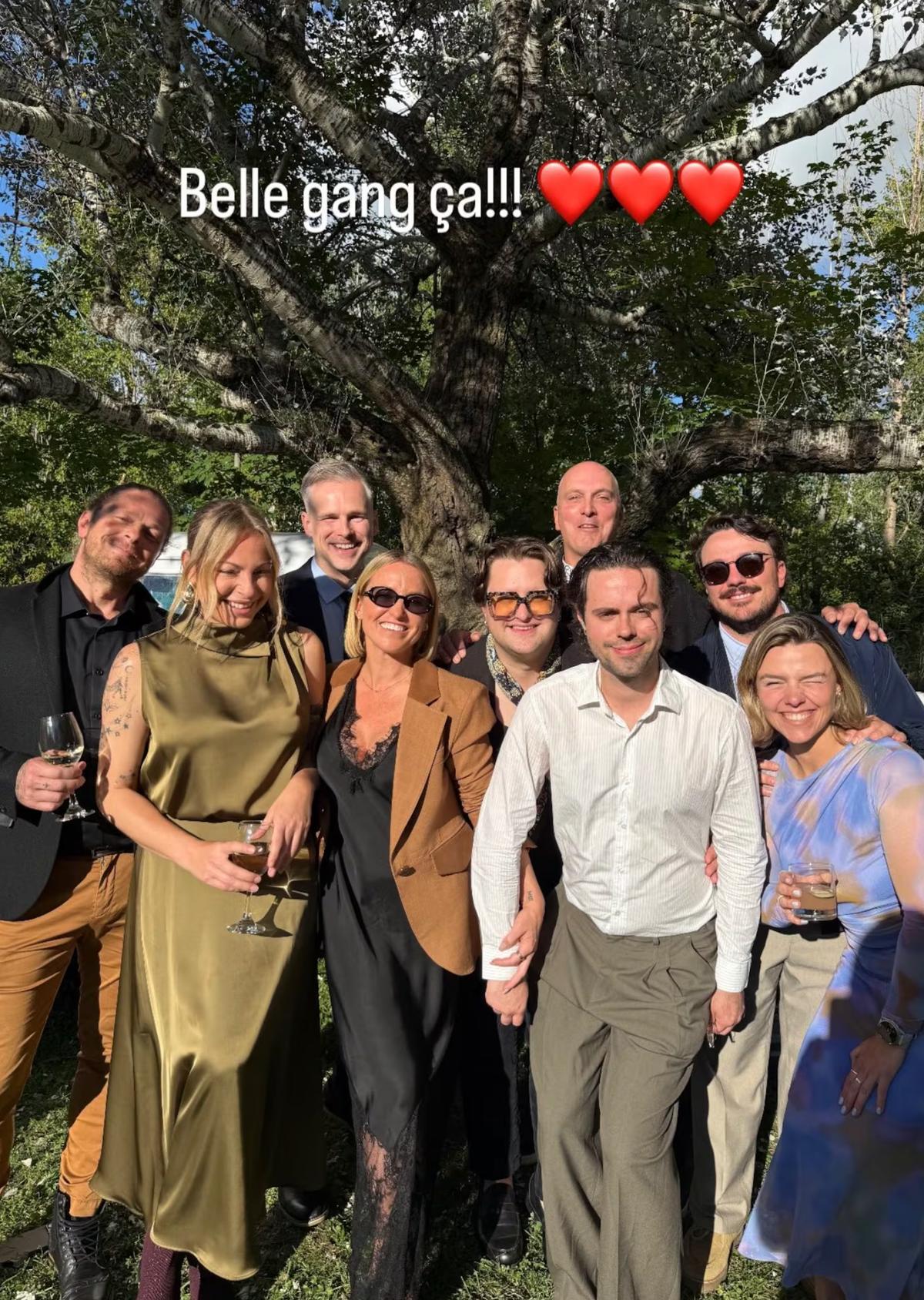Émily Bégin et ses amis au mariage de Normand D'Amour et Pascal Montreuil