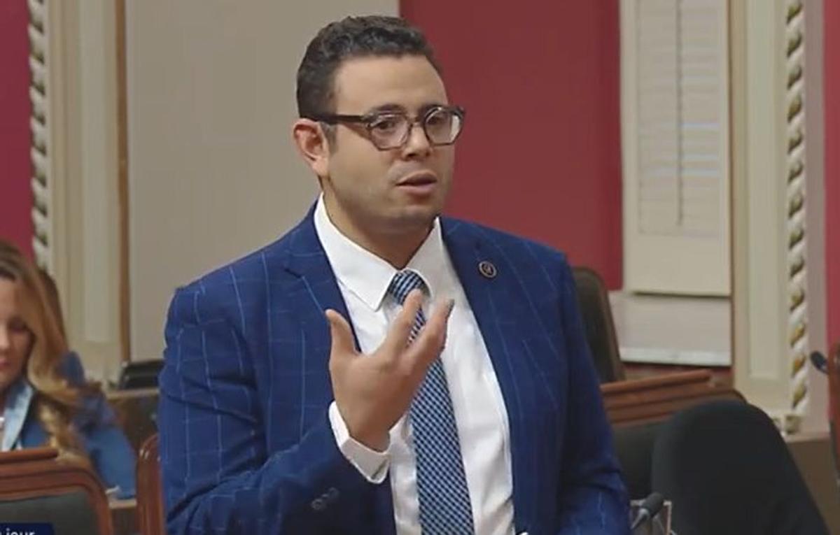 Capture vidéo YouTube @Marc Gagné - Samuel Poulin à l'Assemblée nationale du Québec