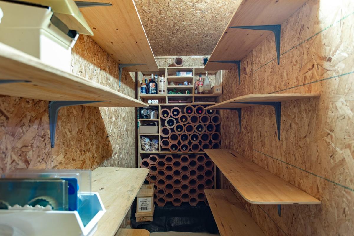 Détail de la cave à vin