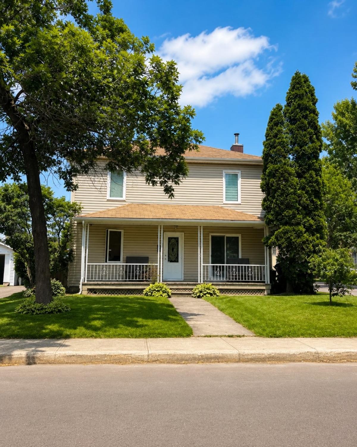 Façade de la propriété sur la rue Vaudreuil