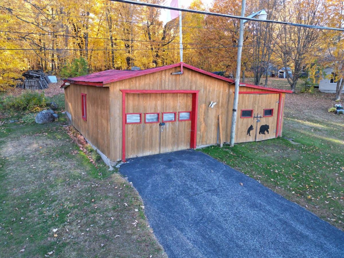 Intérieur du garage spacieux