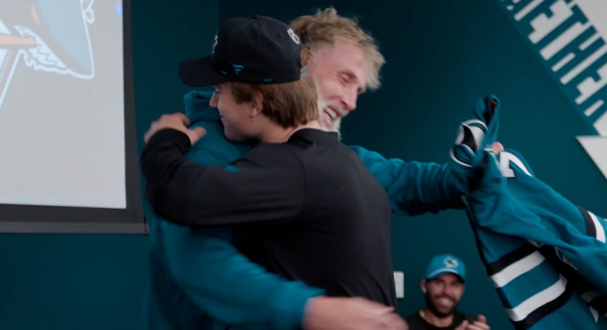Macklin celebrini et Joe Thornton