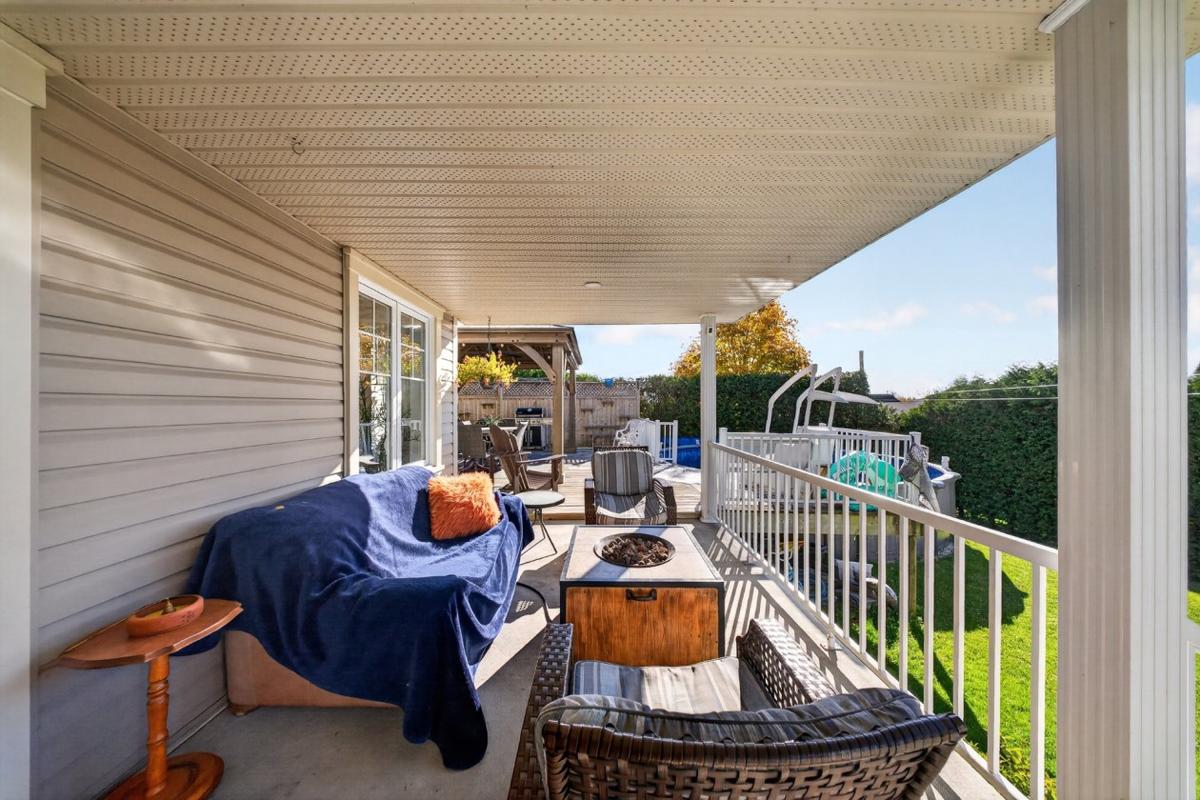 Balcon donnant sur la cour