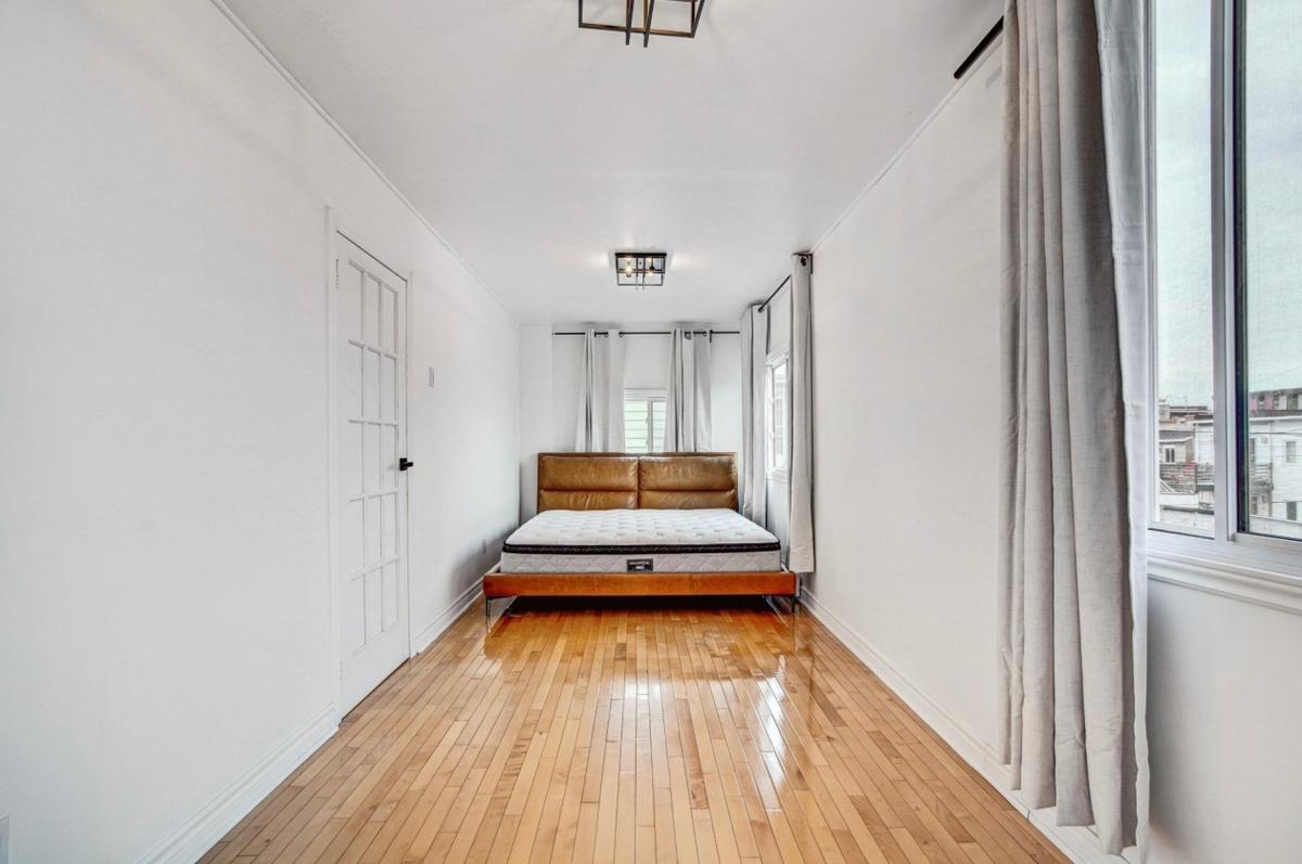 La chambre principale à l'étage