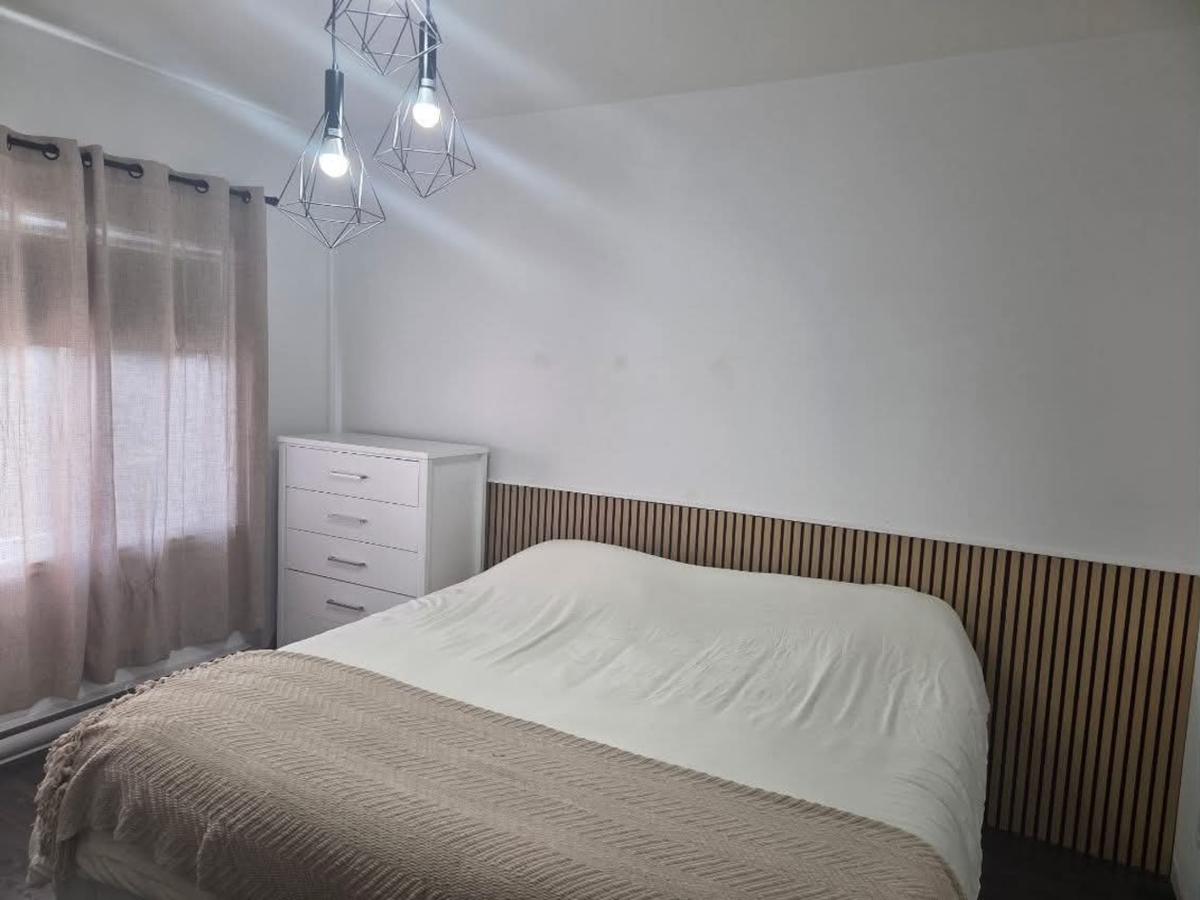 Chambre principale lumineuse