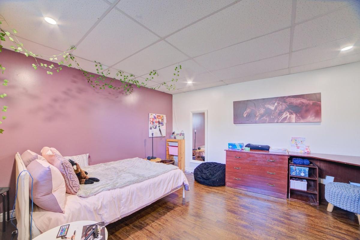 Aménagement soigné d'une chambre