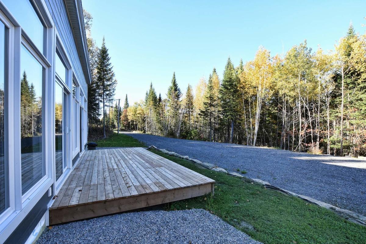 Terrasse extérieure spacieuse