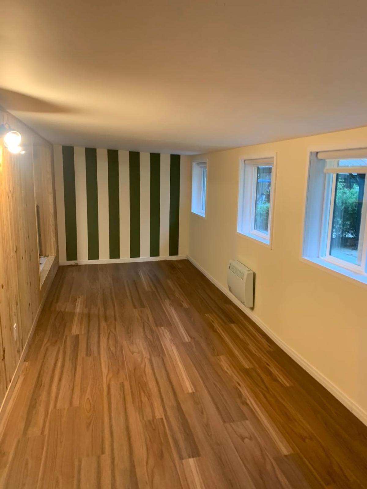 Salle familiale lumineuse