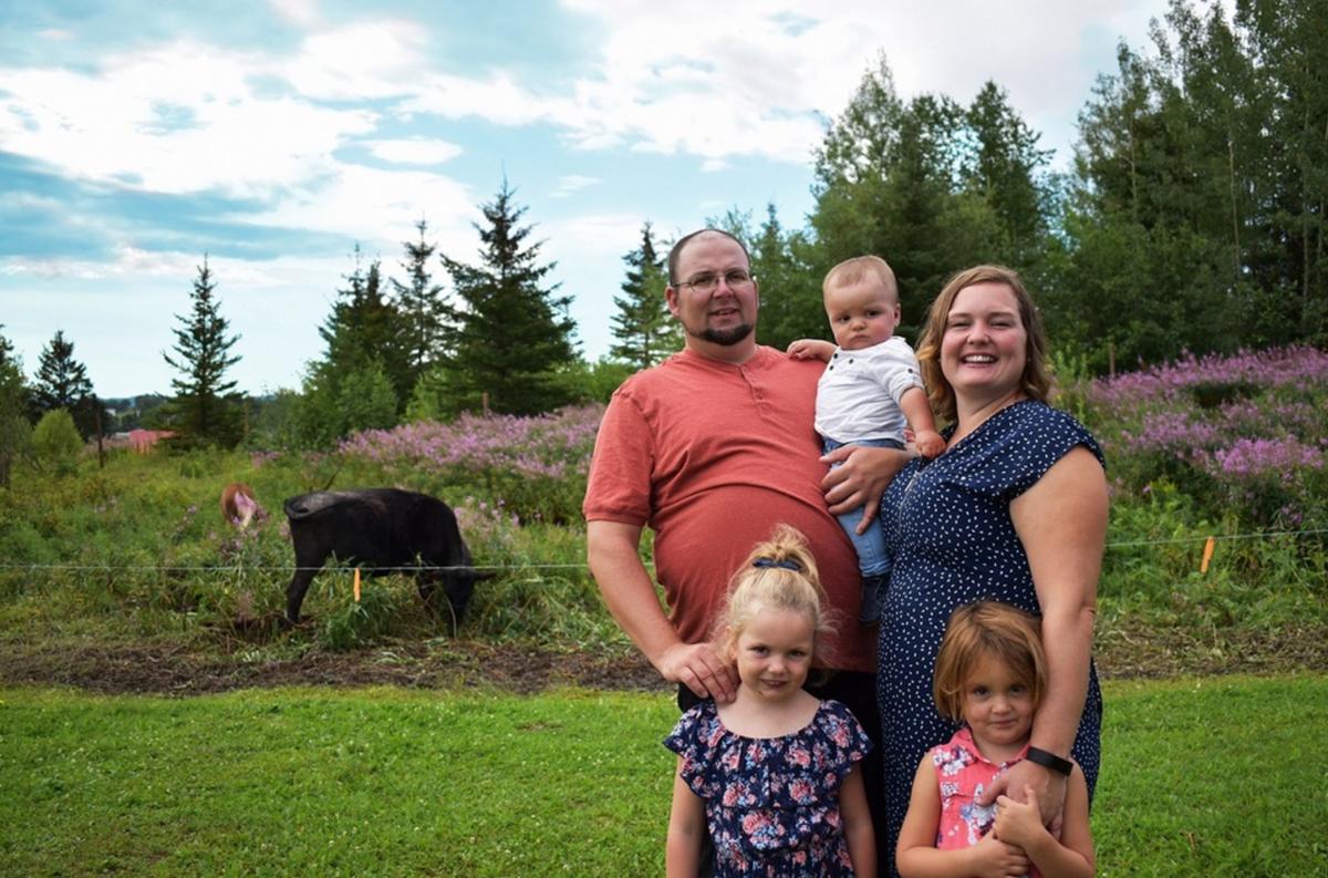 La famille est dans le pré