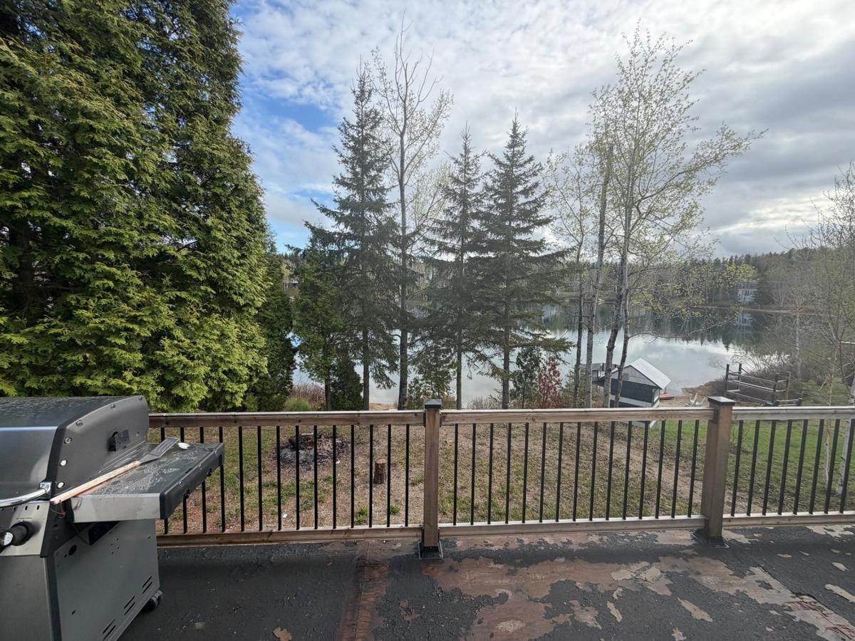 Terrasse avec vue sur le lac