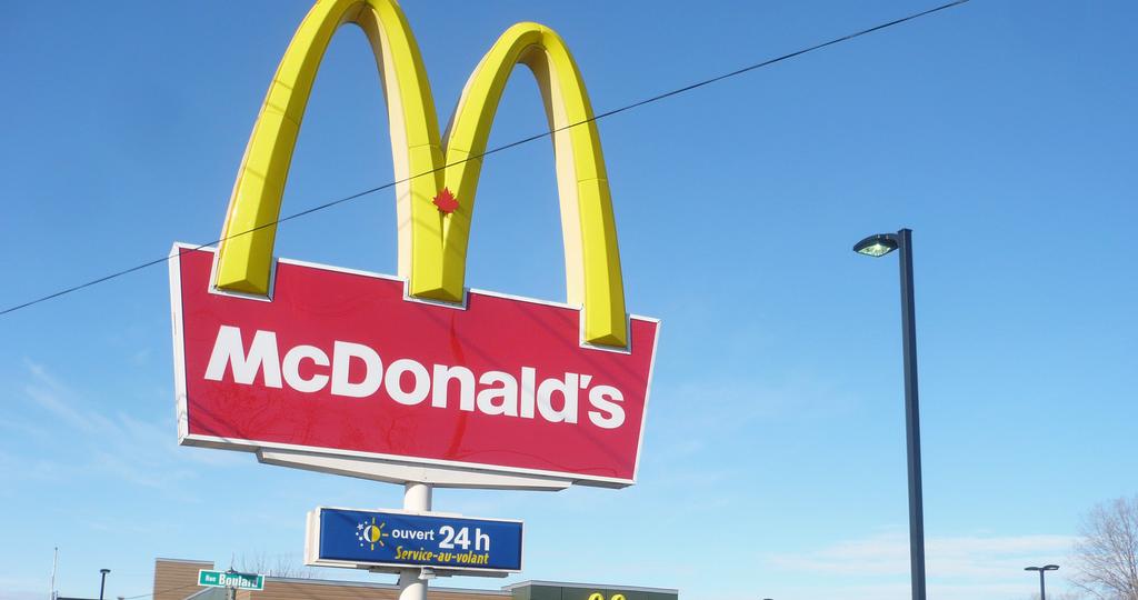 Enseigne restaurant McDonald's au Québec