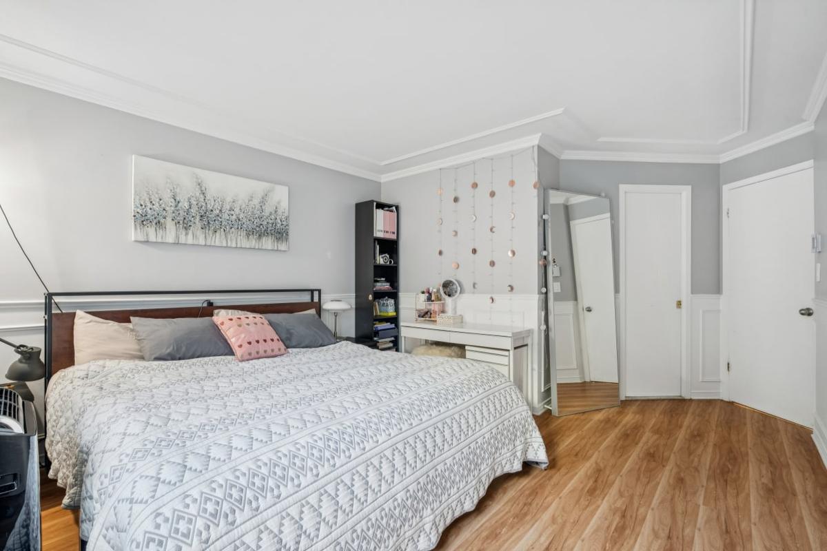 Autre angle de la chambre principale
