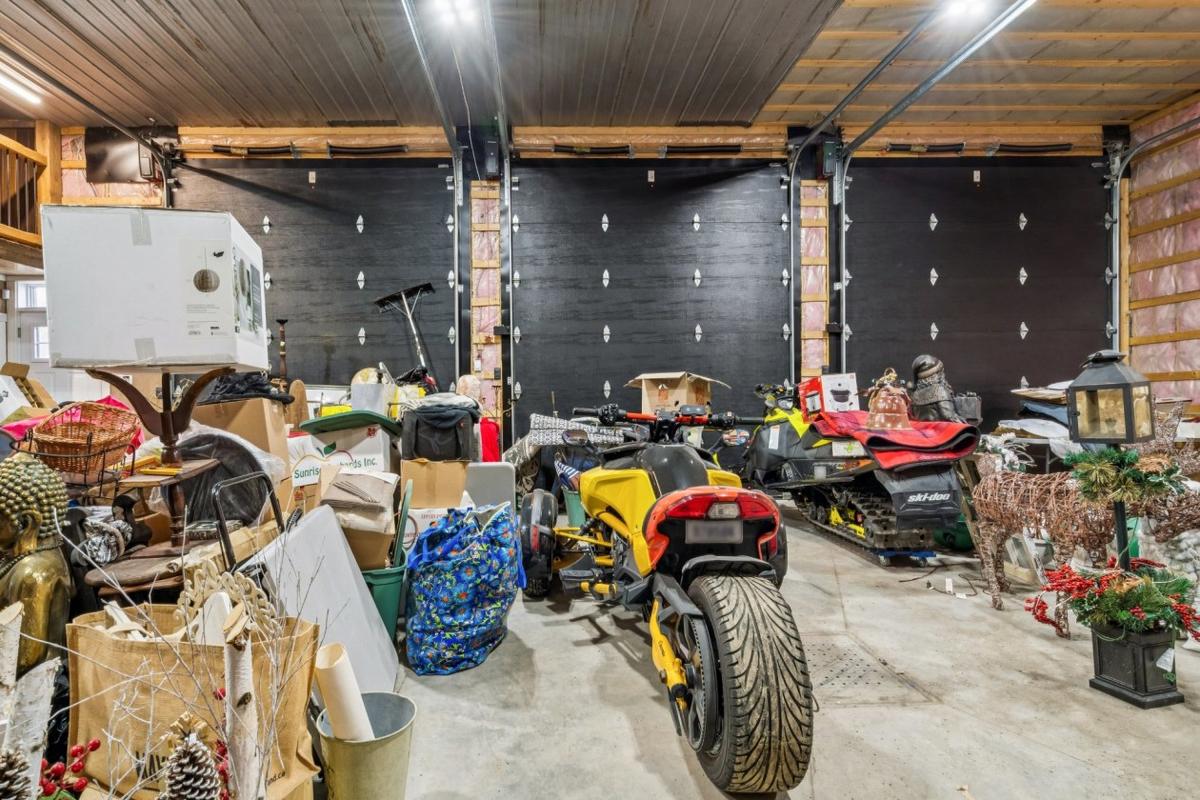 Intérieur d'un des garages