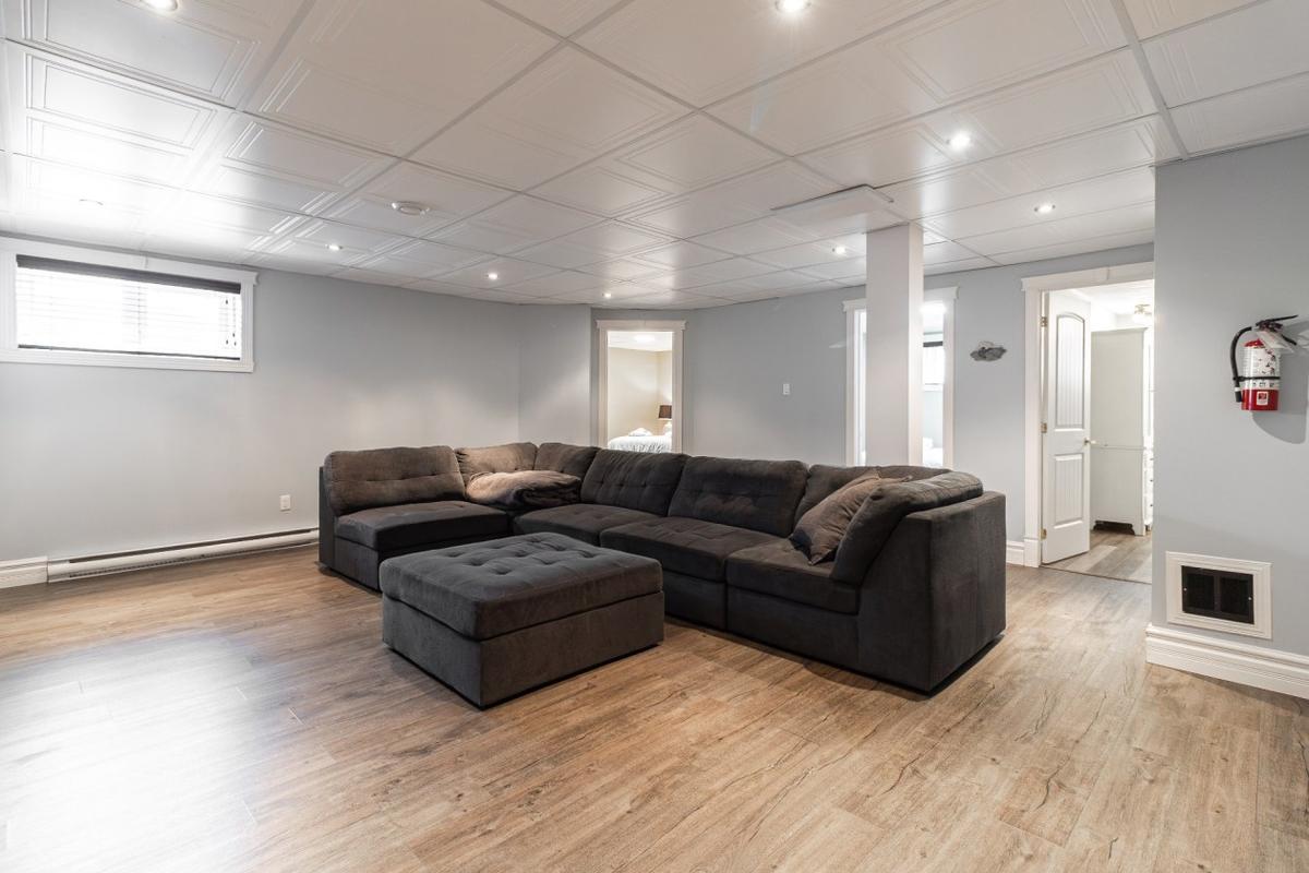 Salle familiale avec foyer