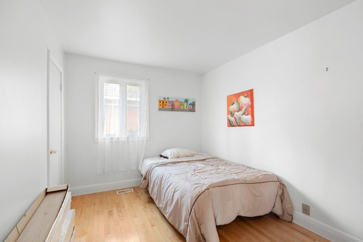 Deuxième chambre au rez-de-chaussée