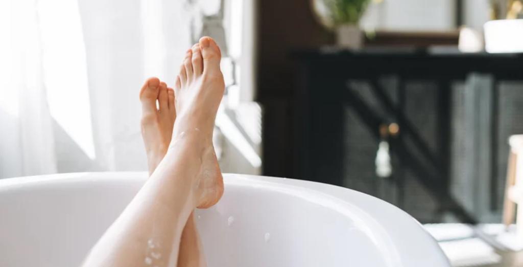 Pieds dans un bain