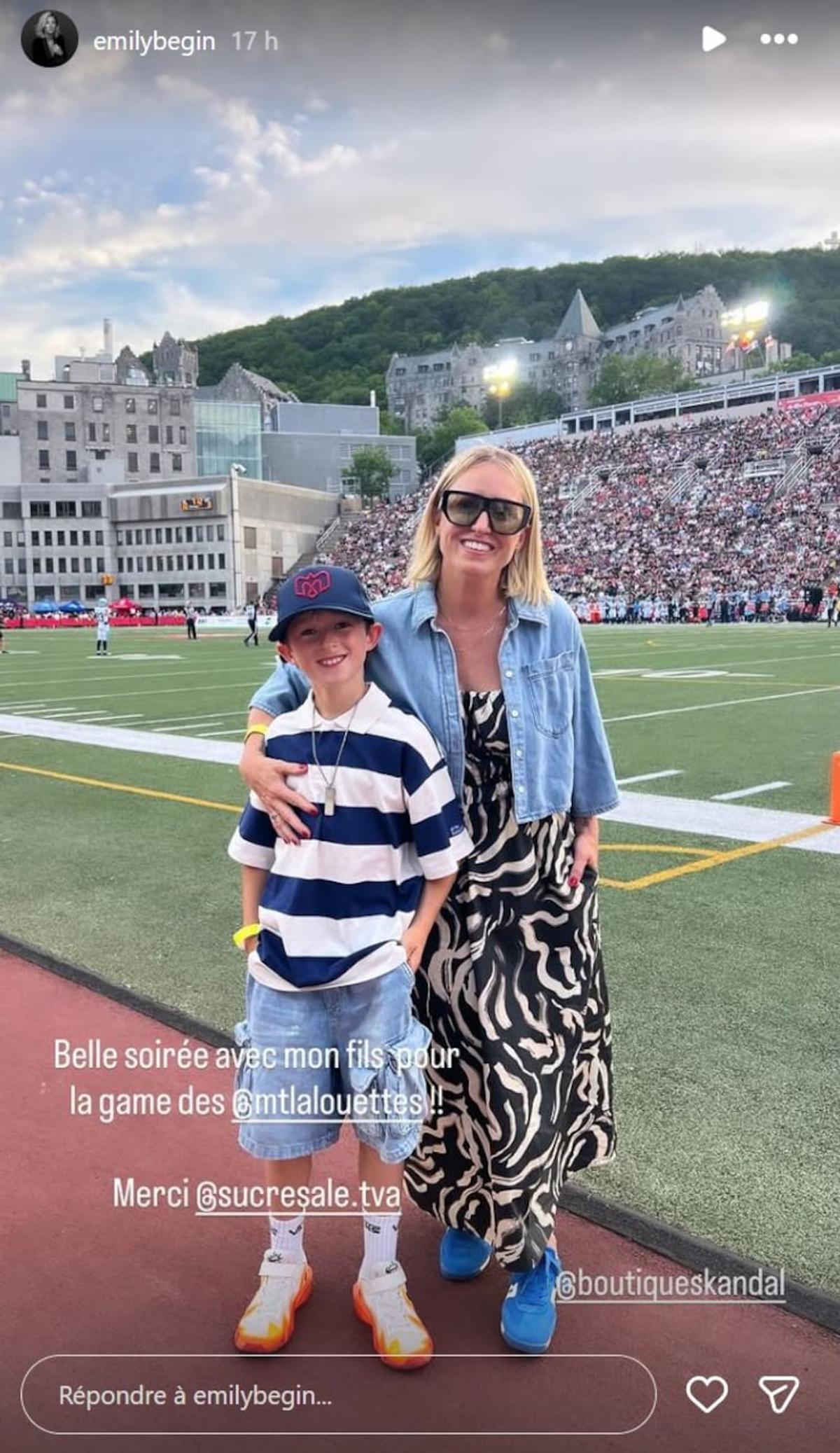 Émily Bégin et son fils Théodore sur le terrain des Alouettes de Montréal