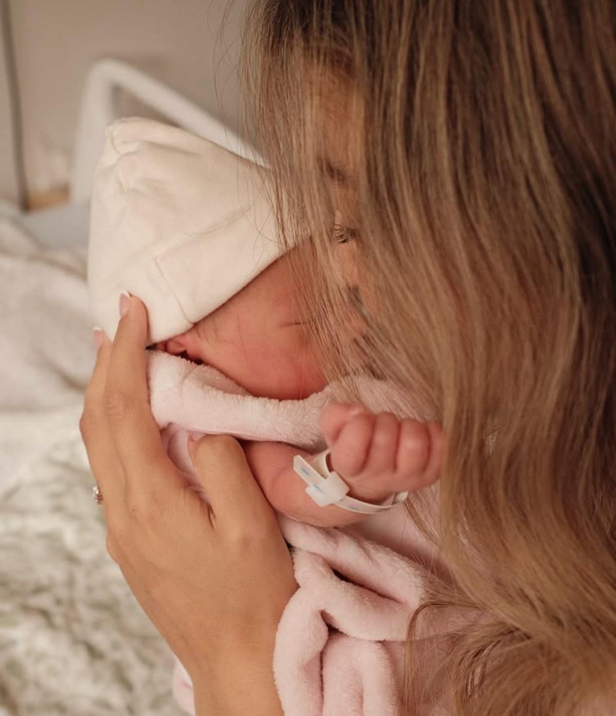 Danick Martineau et sa conjointe avec leur bébé