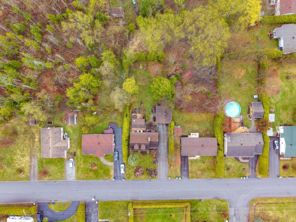 Vue aérienne du terrain et de ses environs