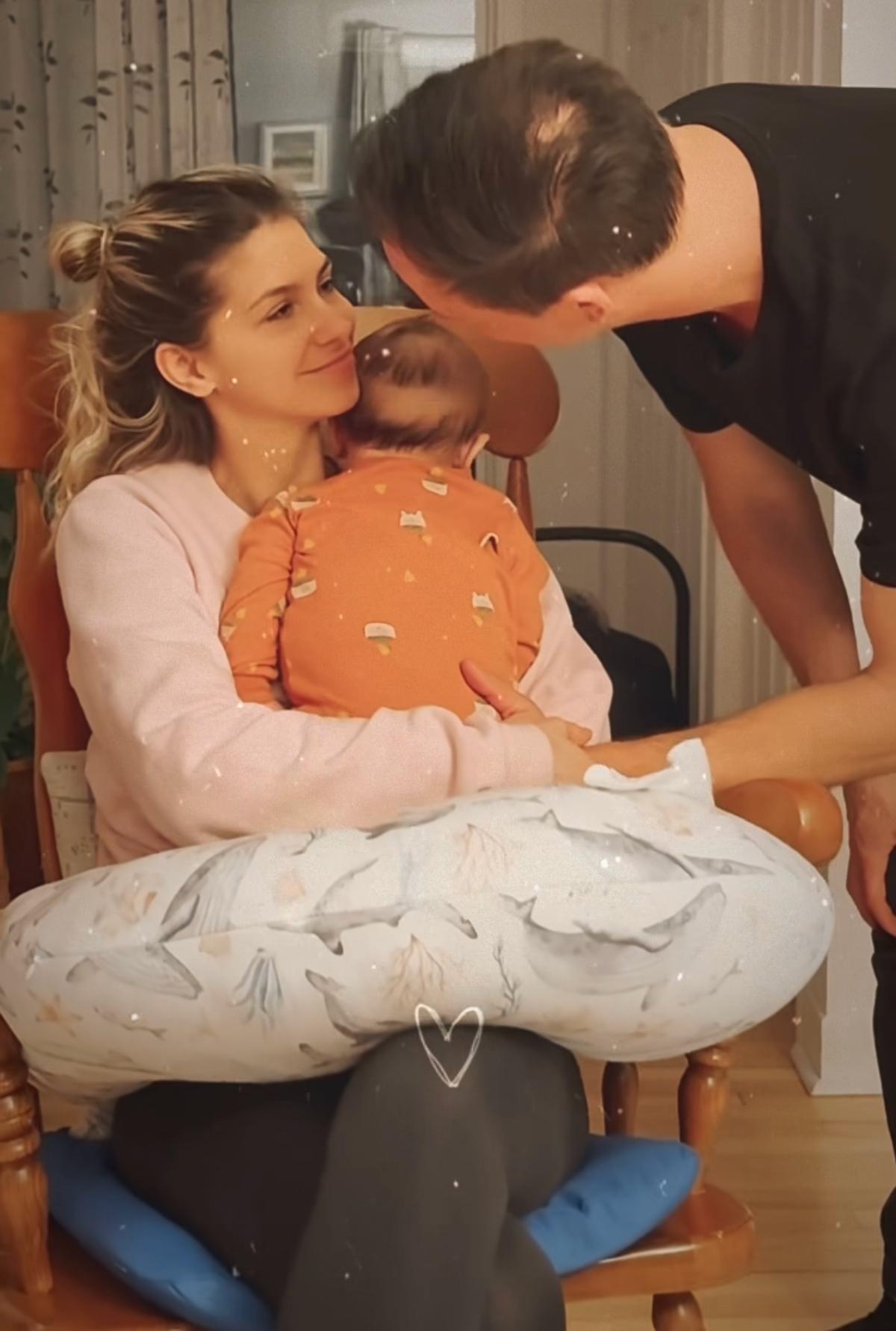 Étienne Drapeau et son amoureuse Maude en compagnie de leur bébé Félix