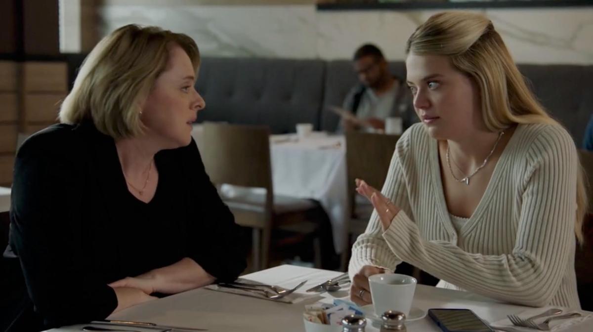 Catherine Trudeau et Shanti Corbeil-Gauvreau dans Antigang