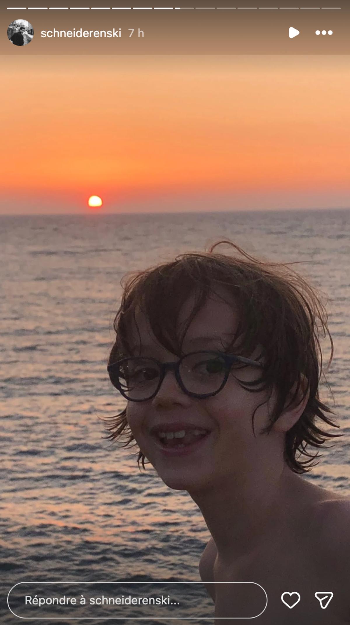 Émile Schneider partage des photos de vacances avec son fils Henri