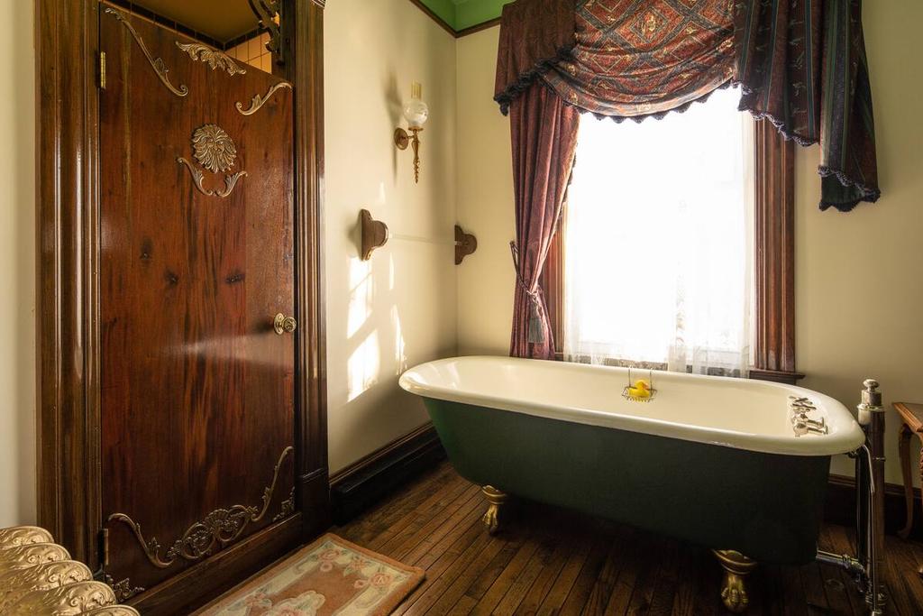 Salle de bain Witch Castle Airbnb
