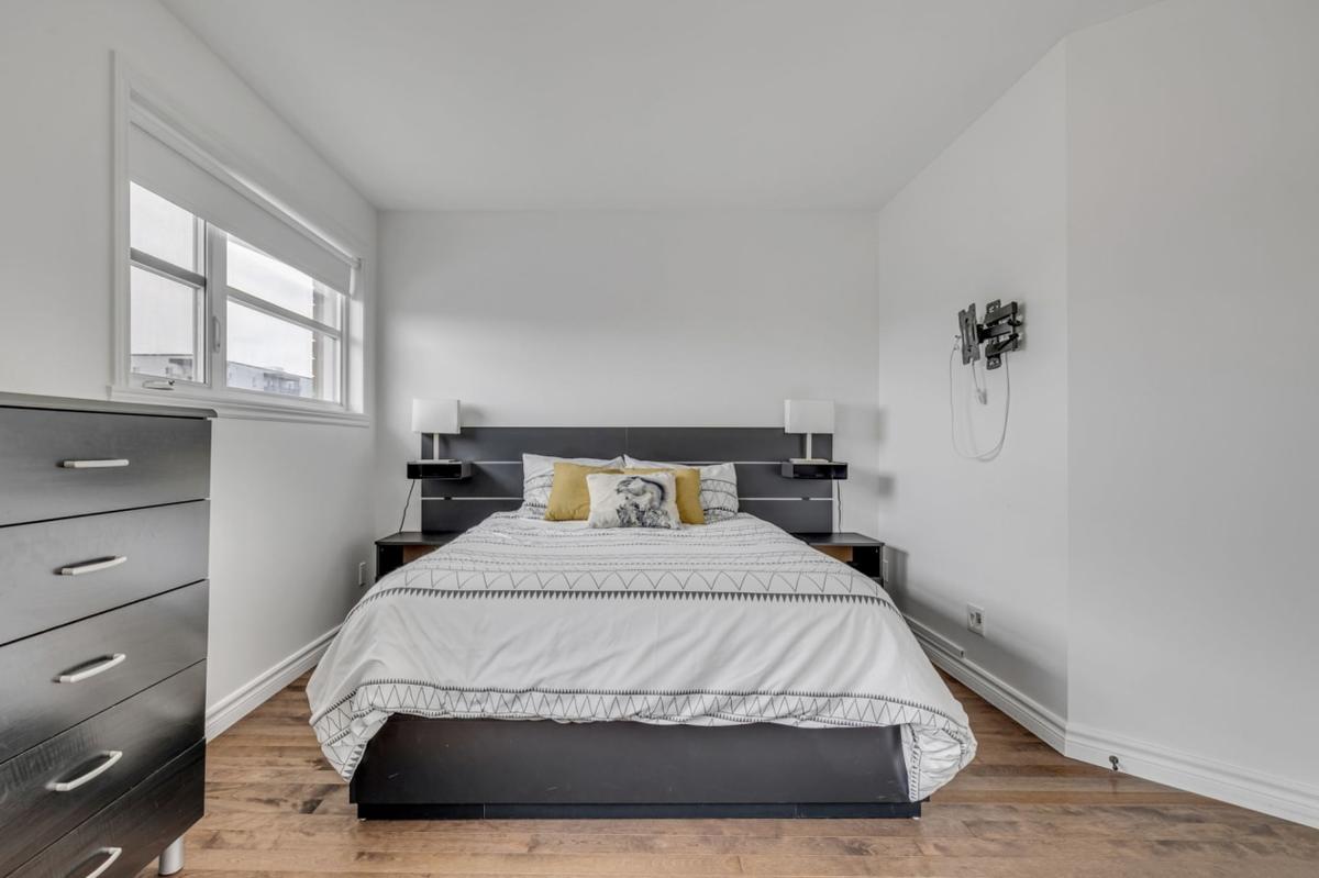 Vue complémentaire de la chambre principale