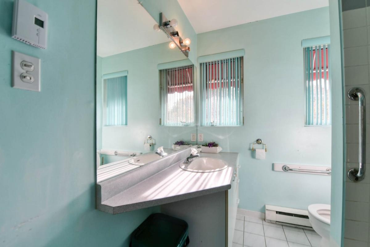 Salle de bain à l'étage