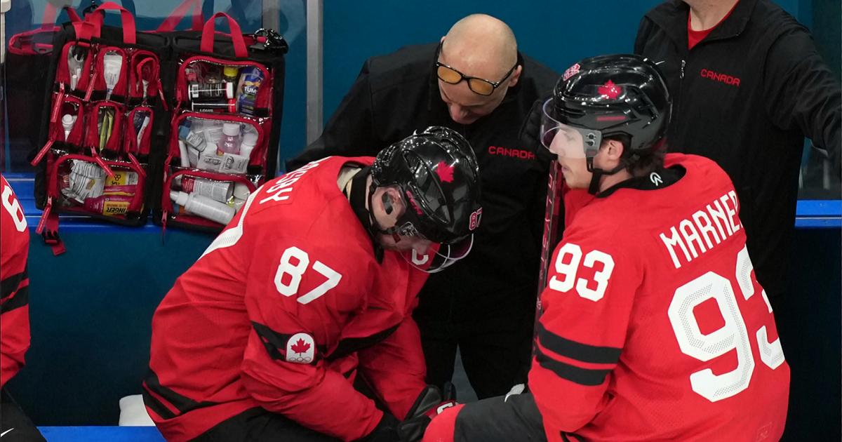 Sidney Crosby-Hurt-Olympics-2026-Hassan Ammar-AP