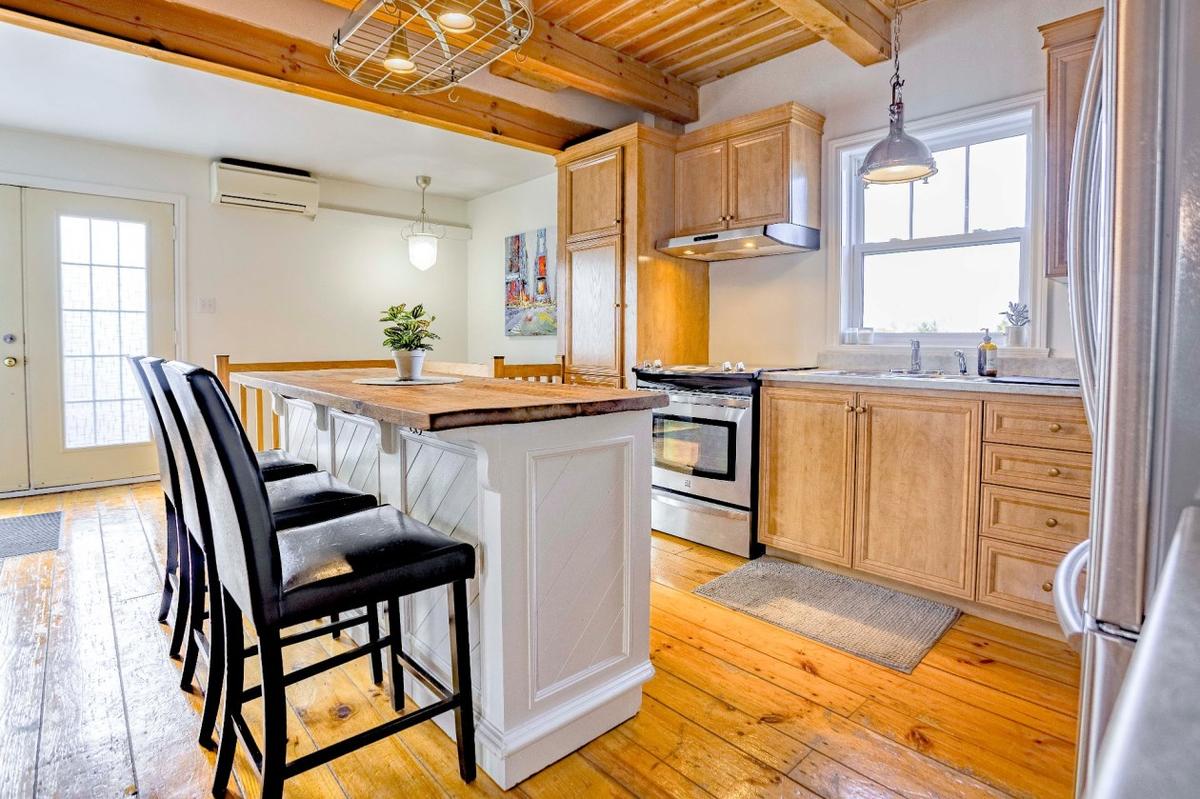 Intérieur chaleureux et poutres apparentes