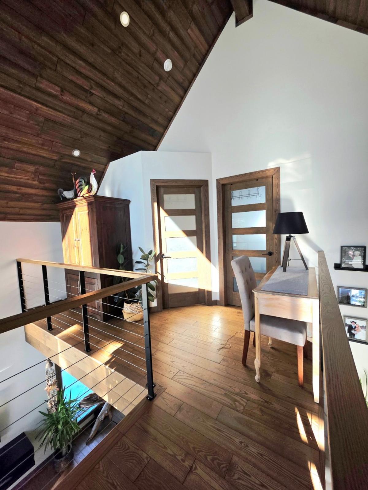 Espace mezzanine aménagé