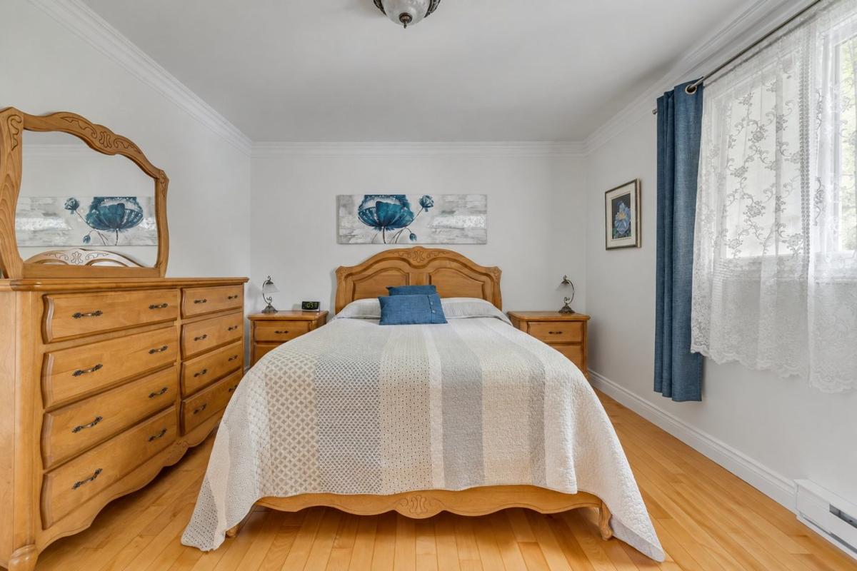 Autre angle de la chambre principale
