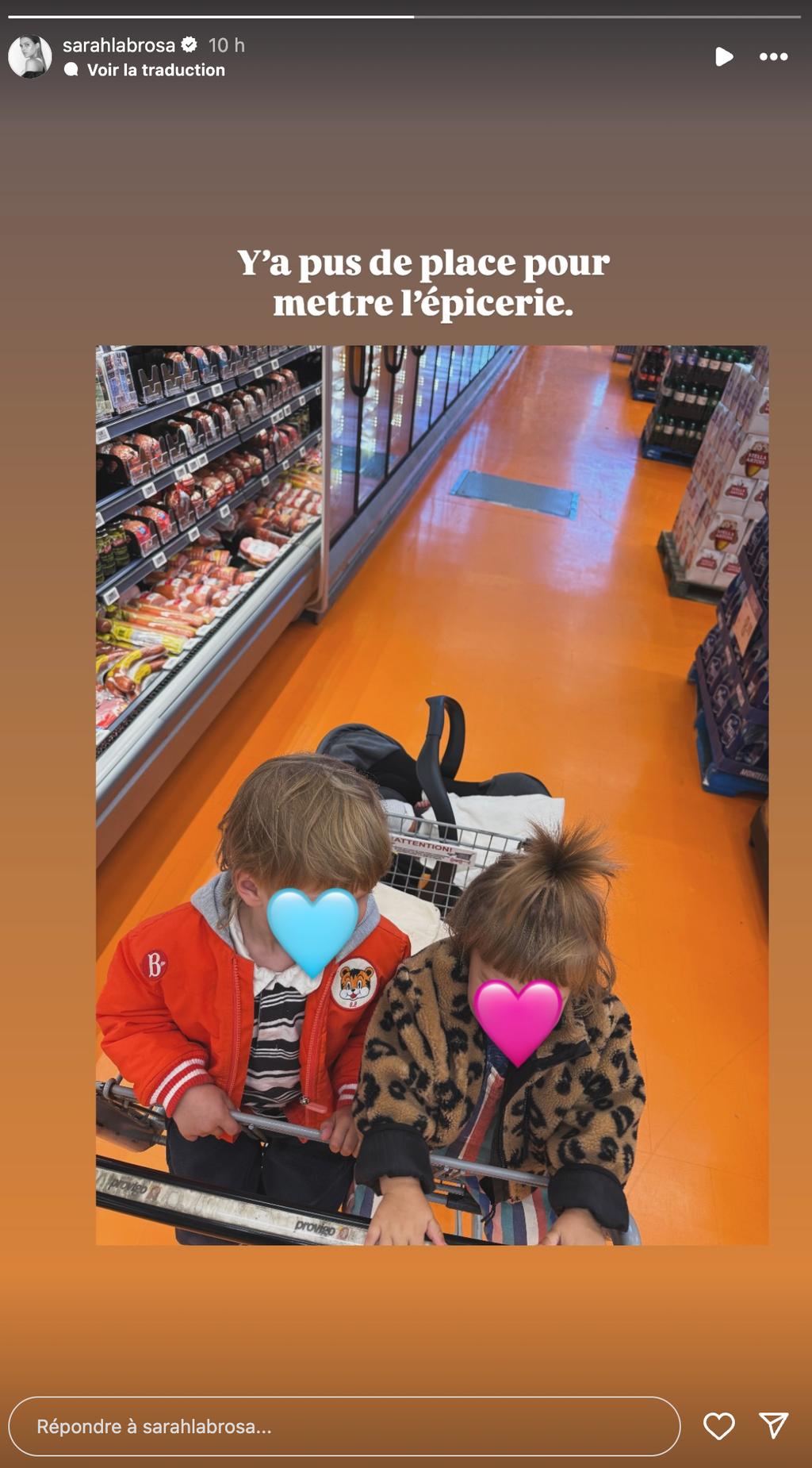 Sarah-Jeanne Labrosse à l'épicerie avec ses enfants