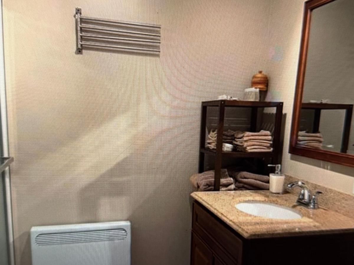 Salle de bain aux finitions soignées