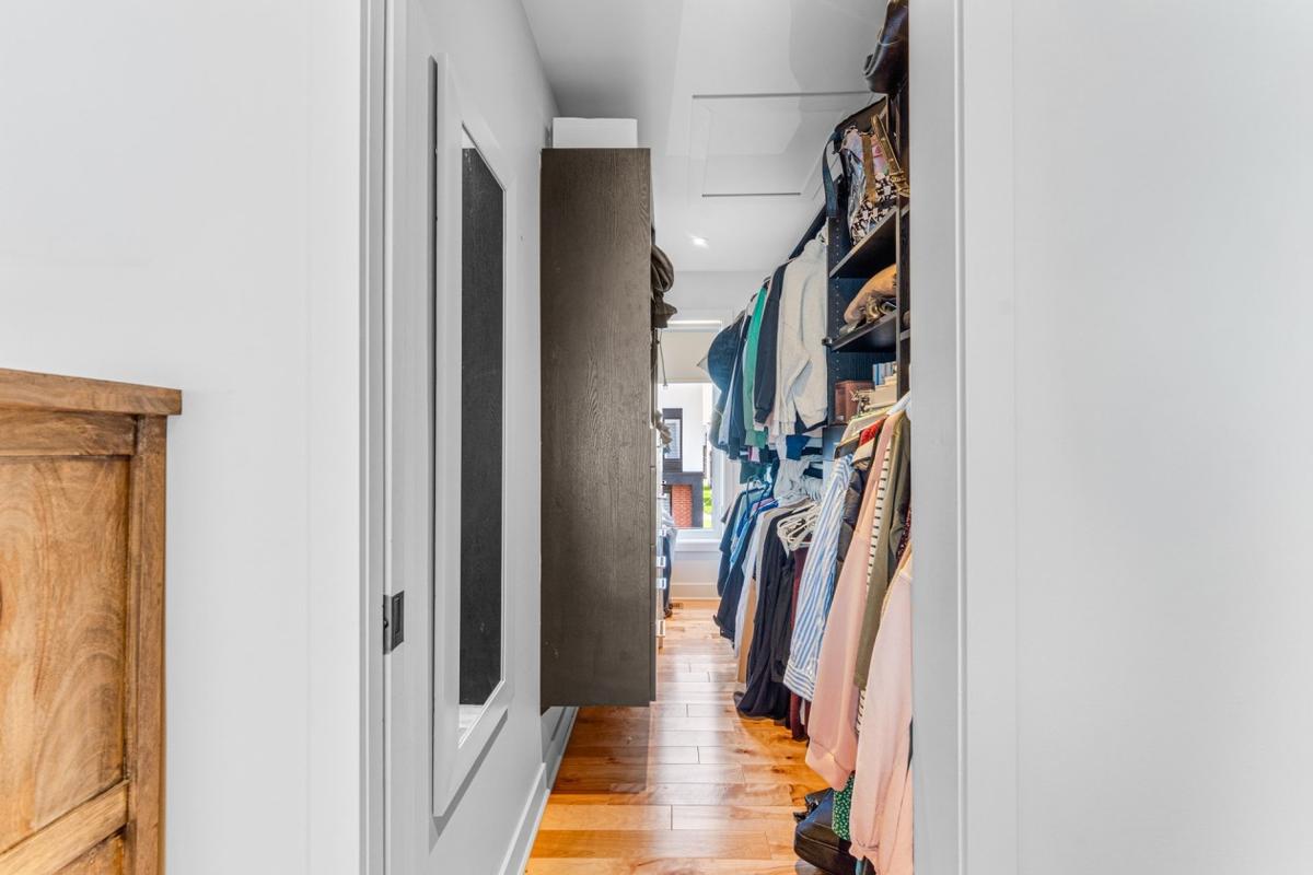 Penderie de la chambre principale