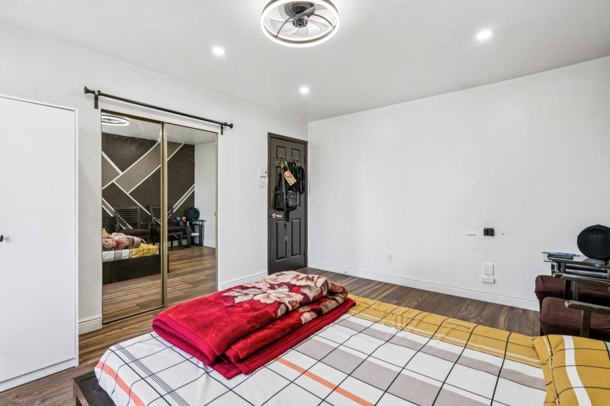 Autre vue de la chambre principale
