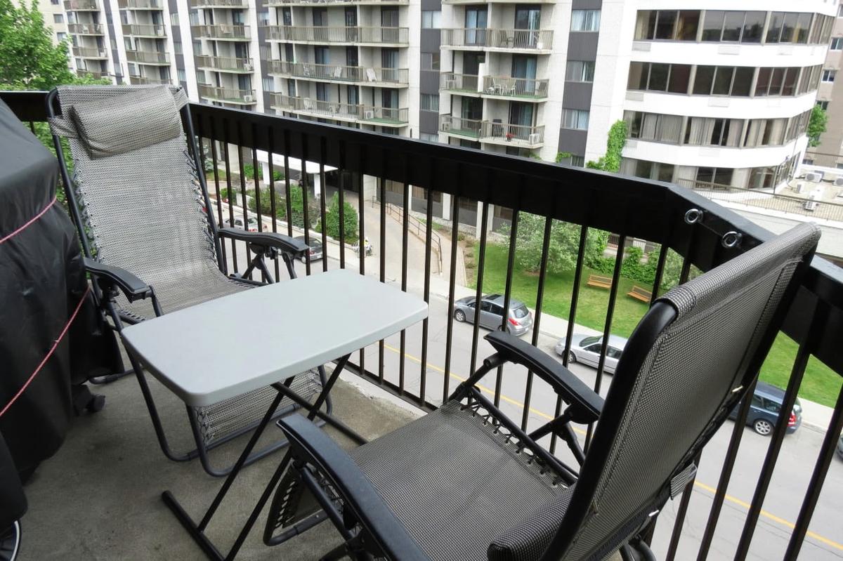 Balcon avec revêtement de céramique