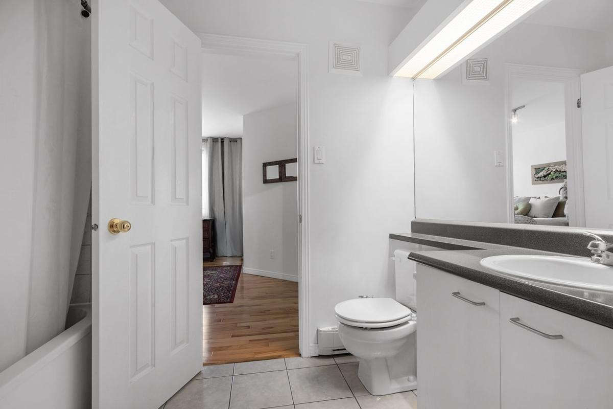 Salle de bain aux finitions actuelles