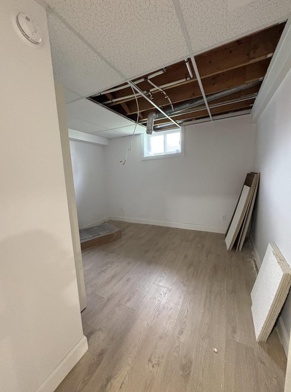 Autre vue de la chambre au sous-sol