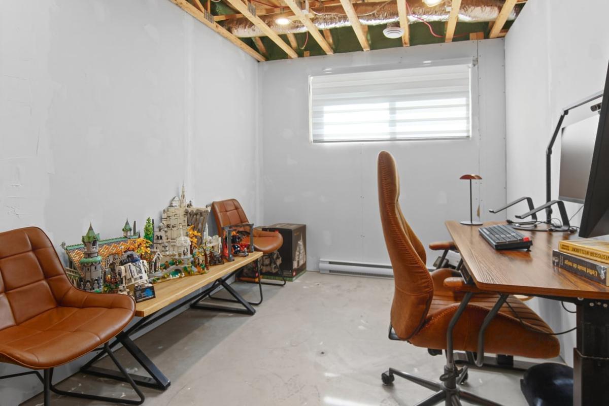 Bureau fermé au sous-sol