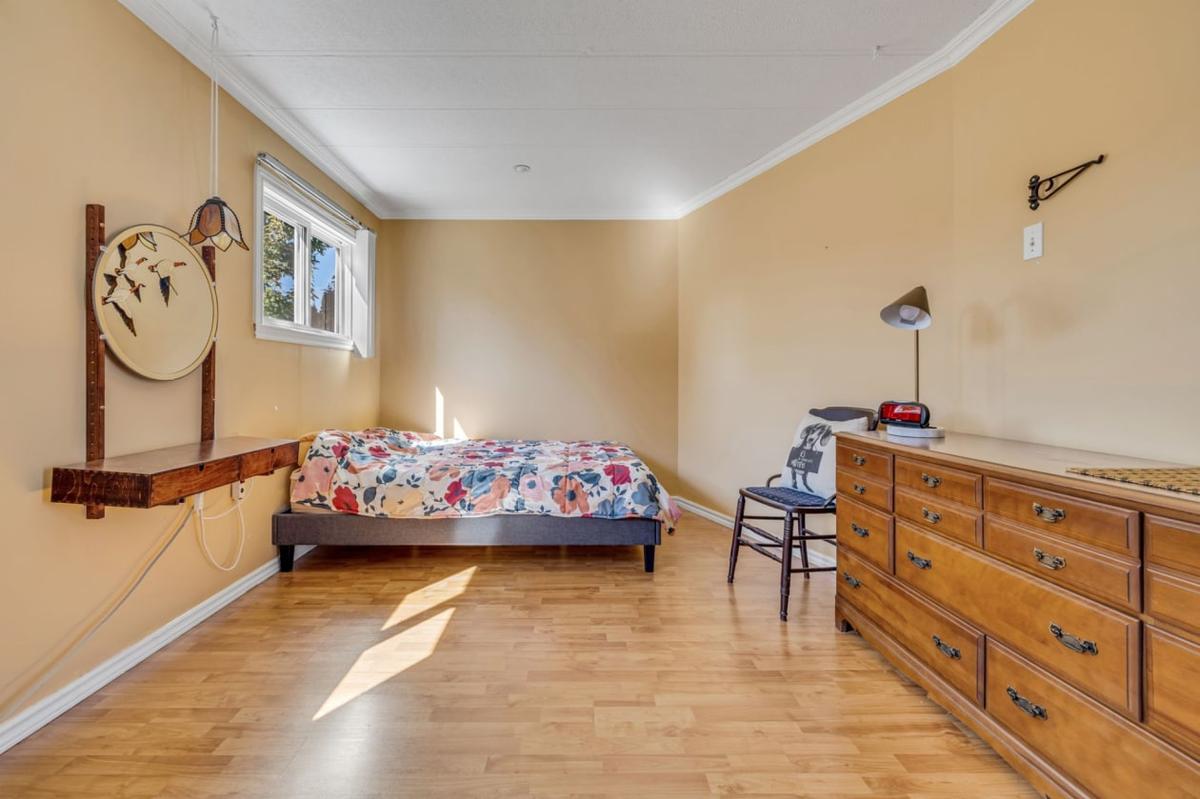 Autre angle de la chambre principale