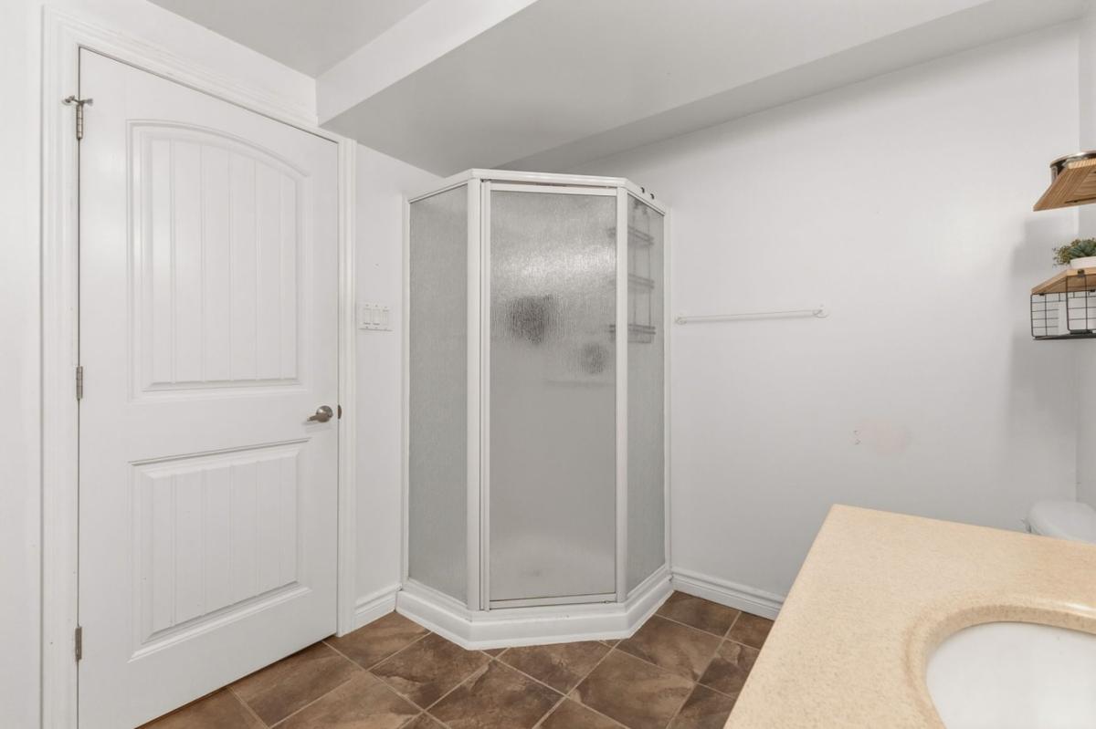 Détail de la salle de bain du sous-sol