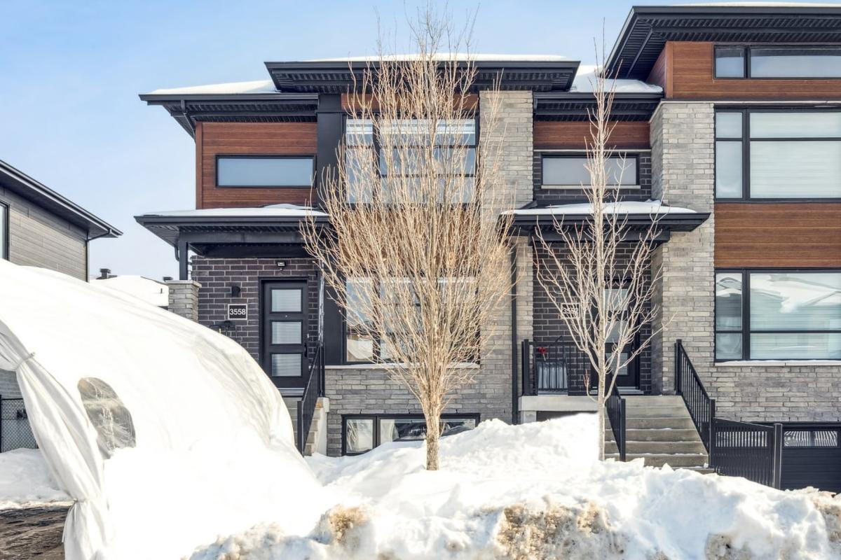 Lumineuse et moderne : une maison en rangée de coin à Longueuil, quatre chambres au cœur d'un quartier vert