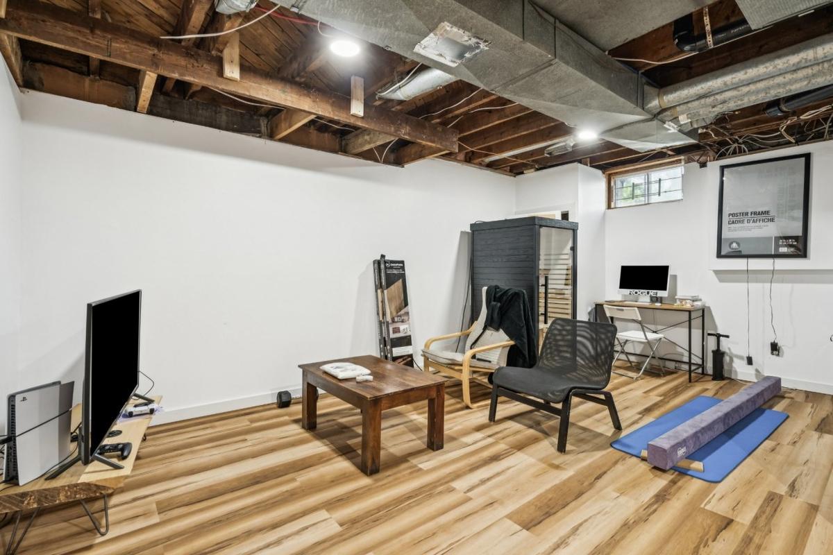 Grande salle familiale au sous-sol