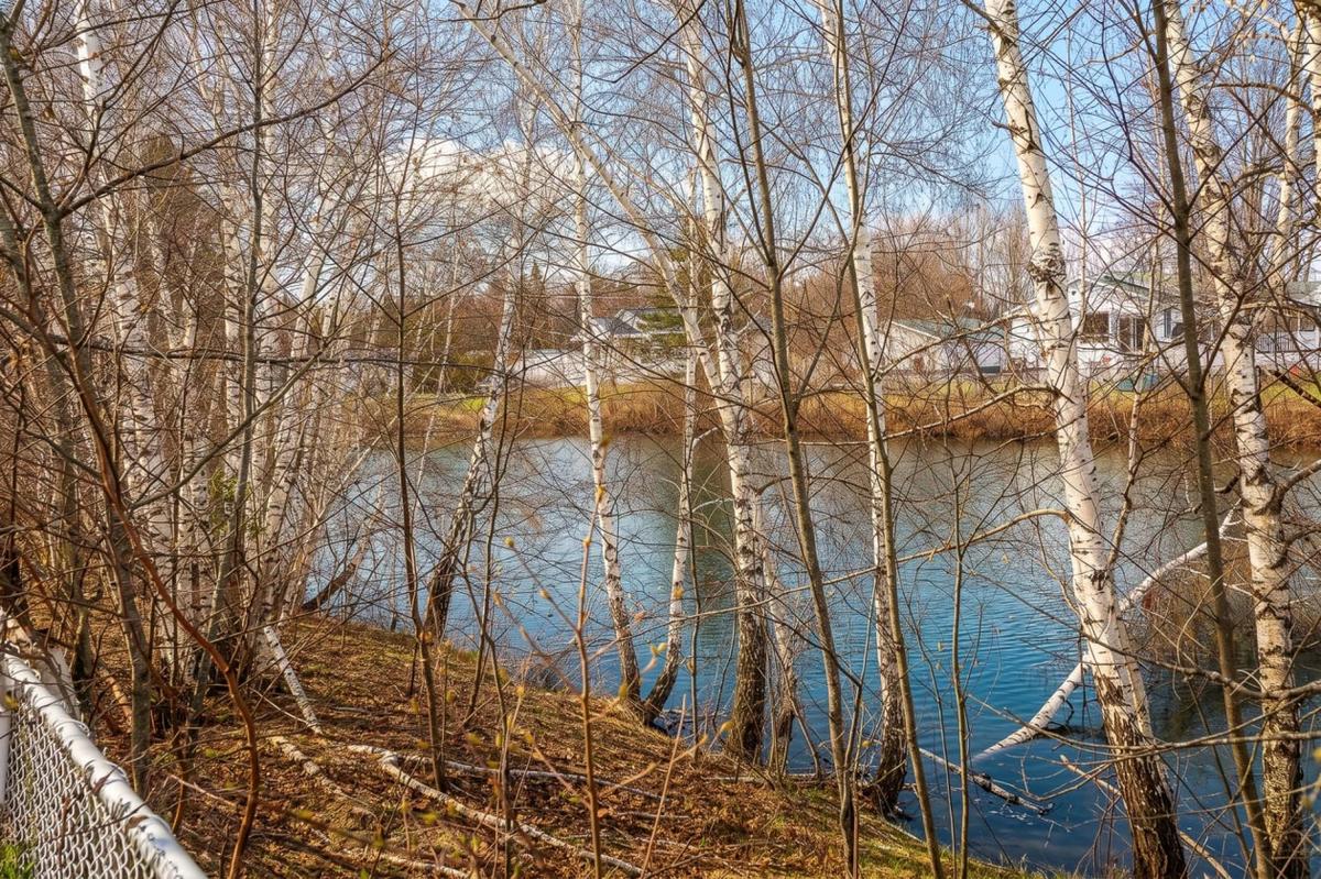 Accès au bord de l'eau