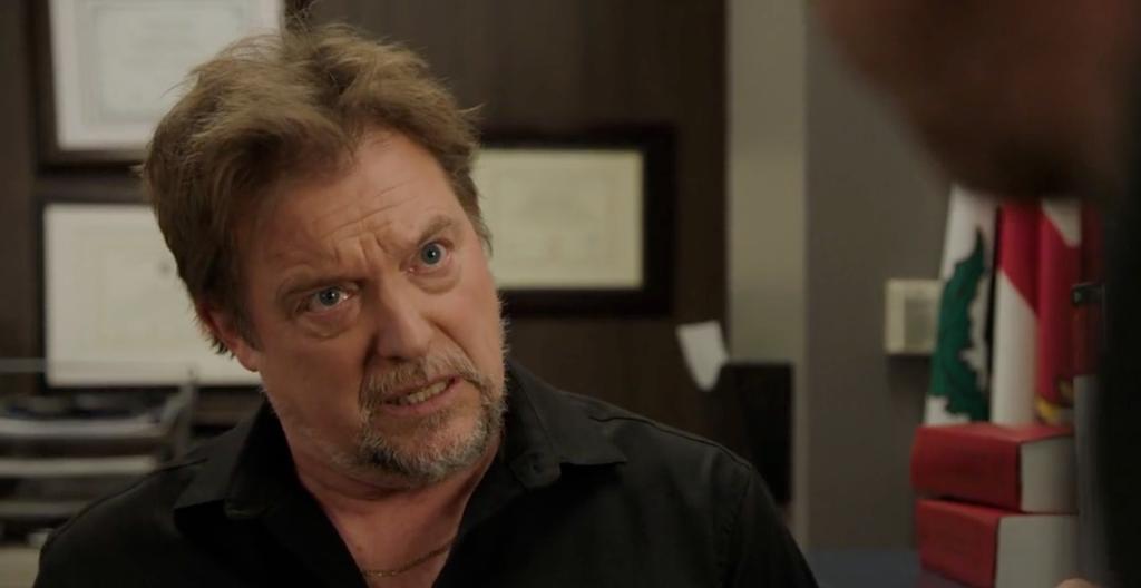 Vincent Graton dans son personnage de Christian Thibeault, lieutenant de l'escouade Antigang