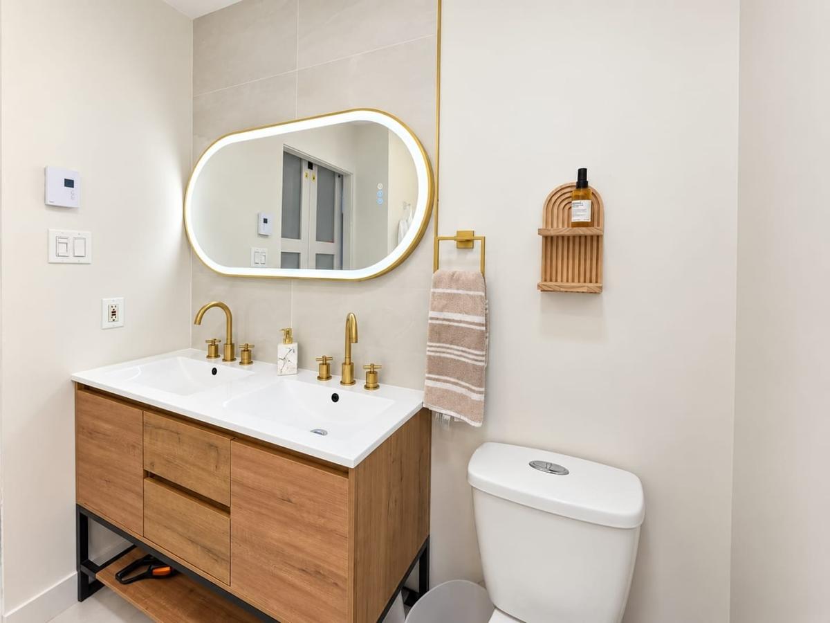 Détail de la douche et du plancher chauffant