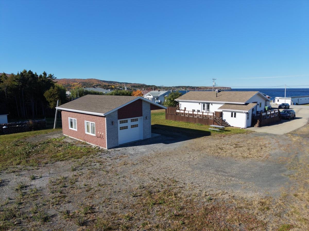 Vue aérienne de la propriété et du fleuve Saint-Laurent